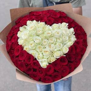 Букет 101 роза с белым сердцем R1958